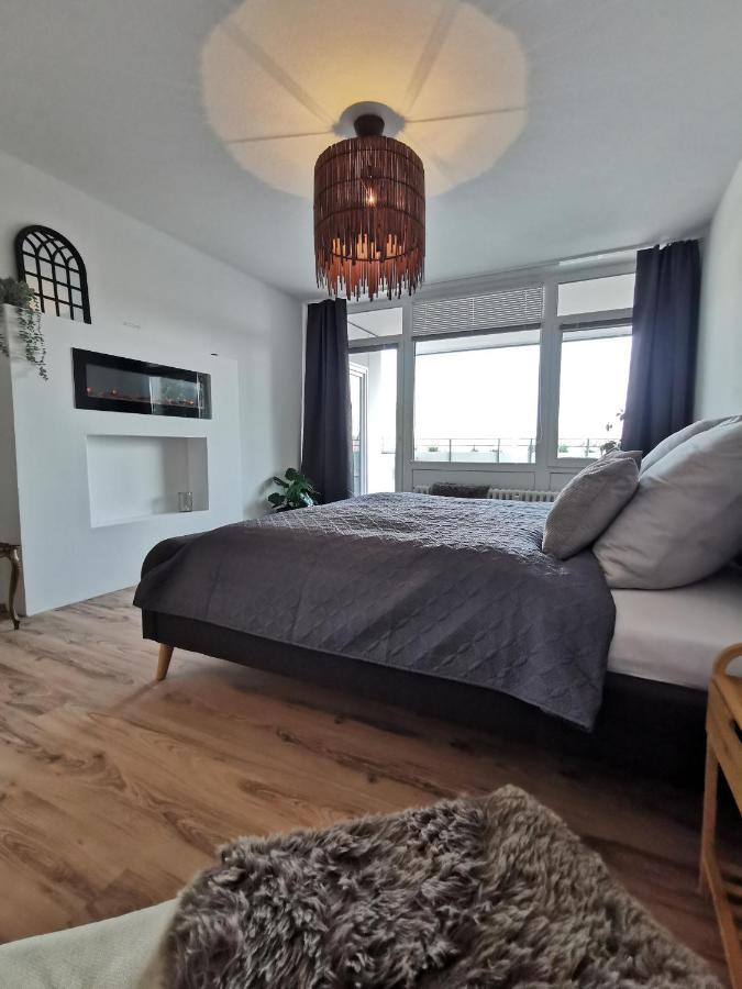 Up Wulkje21 Neu Renovierte Wohnung Mit Pkw Stellplatz Emden Exterior photo