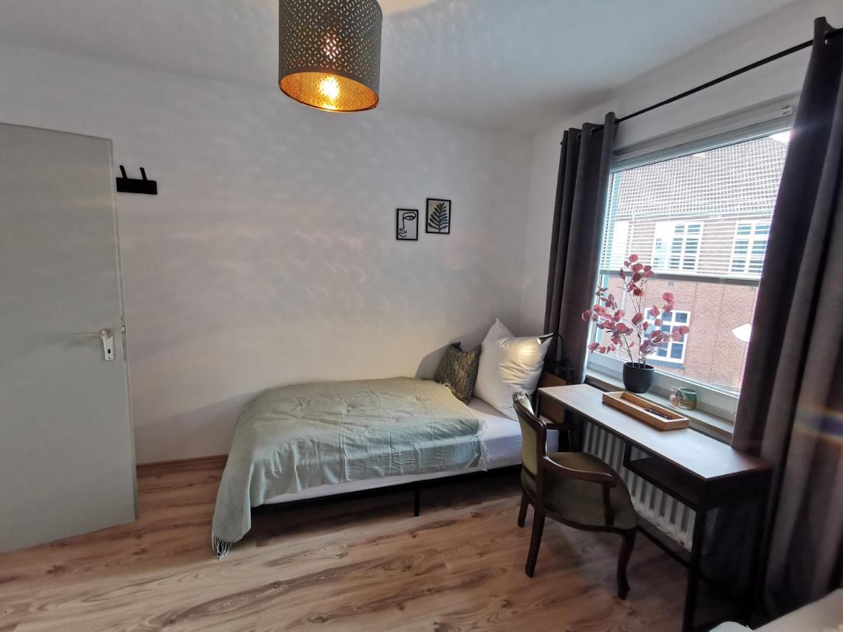 Up Wulkje21 Neu Renovierte Wohnung Mit Pkw Stellplatz Emden Exterior photo